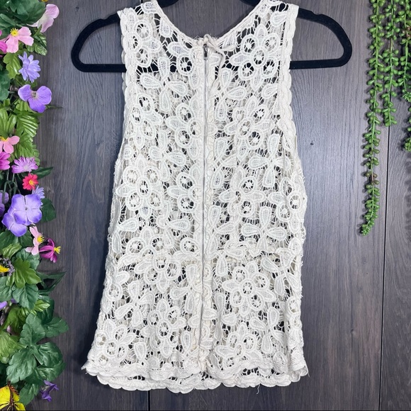 !🌼3/$30🌼Sleeveless Lace Zip Up Back Blouse Size Small - Picture 9 of 14